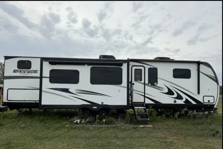 Troy & Kaila’s Venture RV SPORTTREK Travel Trailer