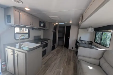 Bolshoi's Prime Time Tracer LE Travel Trailer