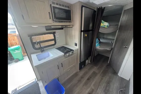 Kyle's Coachmen Catalina Travel Trailer