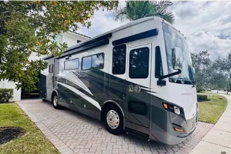 Sharon's Tiffin Motorhomes Allegro Red 33 AA Class A