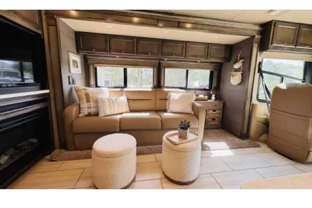 Sharon's Tiffin Motorhomes Allegro Red 33 AA Class A