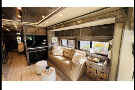 Sharon's Tiffin Motorhomes Allegro Red 33 AA Class A