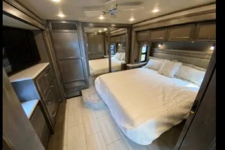 Sharon's Tiffin Motorhomes Allegro Red 33 AA Class A