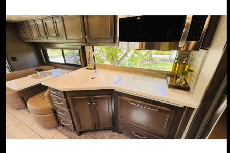 Sharon's Tiffin Motorhomes Allegro Red 33 AA Class A