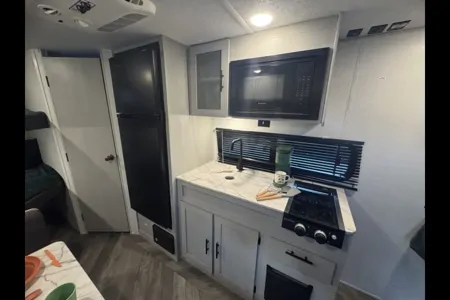 Adventure-Ready Family RV – Sleeps 8, Fully Loaded, Easy Tow!