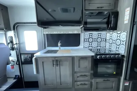 2024 FR3 30DS Luxury Class A | Easy to Drive | Sleeps 6 | Like New