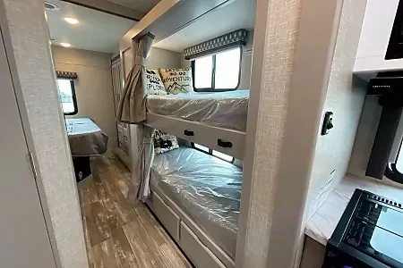 WiFi - LUXURIOUS - Sleeps 7 - Fits in State Parks (2)