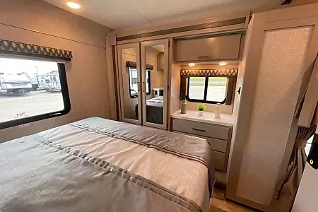 WiFi - LUXURIOUS - Sleeps 7 - Fits in State Parks (2)