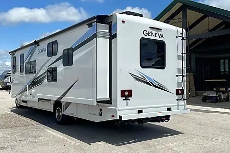 WiFi - LUXURIOUS - Sleeps 7 - Fits in State Parks (2)