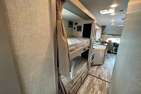 WiFi - LUXURIOUS - Sleeps 7 - Fits in State Parks (2)