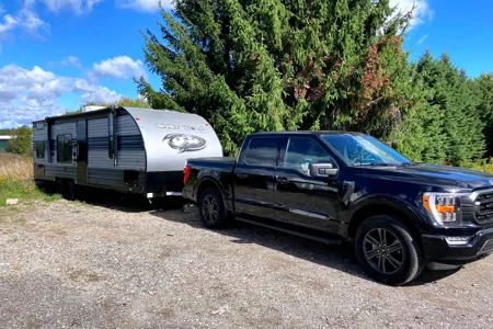 Karish 26 ft grey wolf trailer