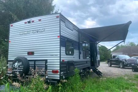 Karish 26 ft grey wolf trailer