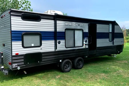 Karish 26 ft grey wolf trailer