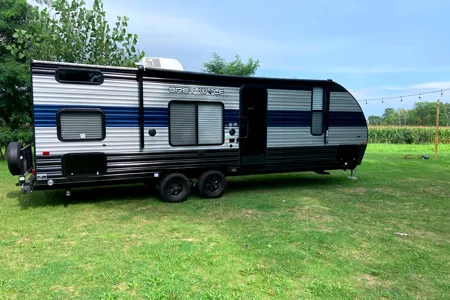 Karish 26 ft grey wolf trailer