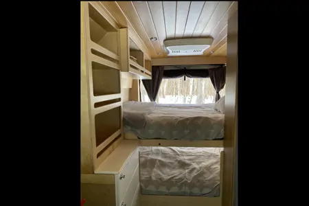 Manon Dodge 3500 Classe B