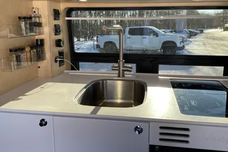 Manon Dodge 3500 Classe B