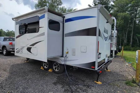 AR's Lance 1685 Travel Trailer