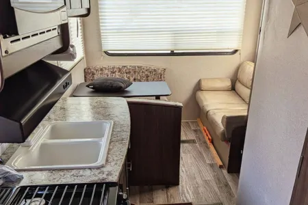 Summer Fun 25' Keystone Hideout LHS Travel Trailer