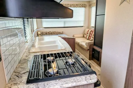 Summer Fun 25' Keystone Hideout LHS Travel Trailer