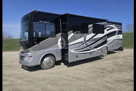 Fleetwood Bounder 35 Class A