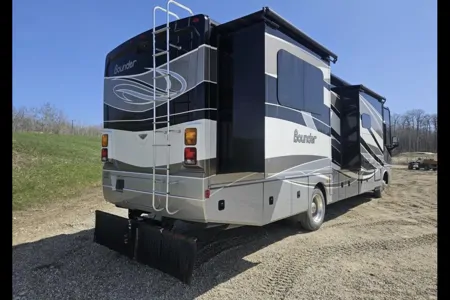 Fleetwood Bounder 35 Class A