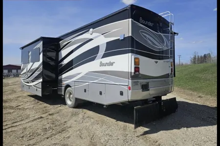 Fleetwood Bounder 35 Class A