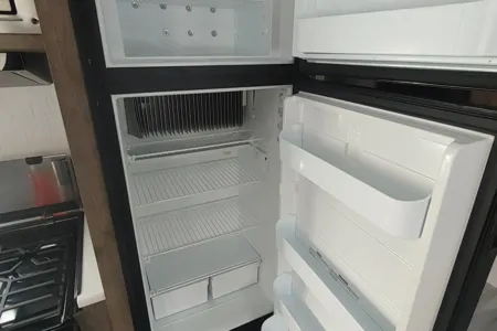 Family travels Heartland Pioneer BH280 Travel Trailer