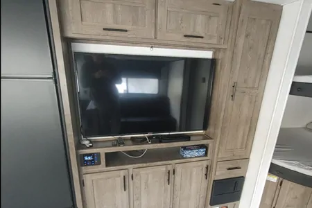 Family travels Heartland Pioneer BH280 Travel Trailer