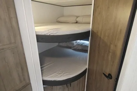 Family travels Heartland Pioneer BH280 Travel Trailer