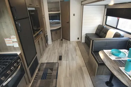 Family travels Heartland Pioneer BH280 Travel Trailer