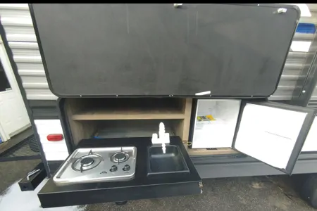 Family travels Heartland Pioneer BH280 Travel Trailer