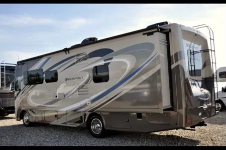 Mac’s  Windsport 29M Class A