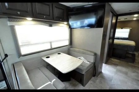 Mac’s  Windsport 29M Class A