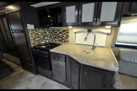 Mac’s  Windsport 29M Class A