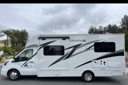 Thor Motor Coach Thor Gemini 24KB Class B