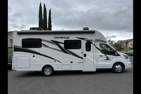 Thor Motor Coach Thor Gemini 24KB Class B