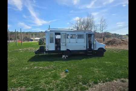 Neil's Ford E350 school bus