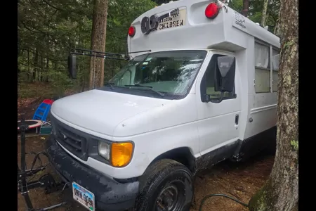 Neil's Ford E350 school bus