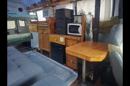 Neil's Ford E350 school bus