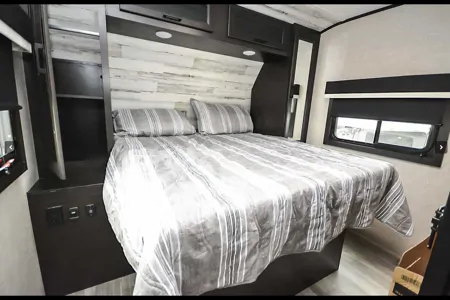 Felix's Jayco Jay Feather 25RB Travel Trailer