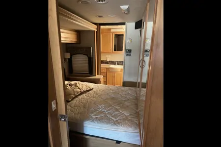 Kelly's Fleetwood Bounder 35H Class A