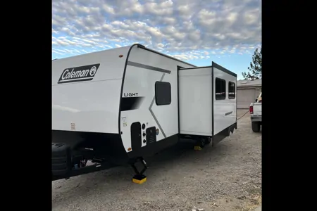 BRAND NEW! Sleeps 8❗️2025 Coleman Light 26BX