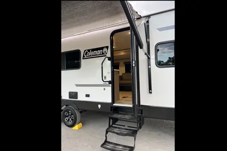 BRAND NEW! Sleeps 8❗️2025 Coleman Light 26BX