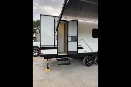 BRAND NEW! Sleeps 8❗️2025 Coleman Light 26BX