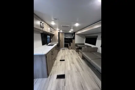 BRAND NEW! Sleeps 8❗️2025 Coleman Light 26BX