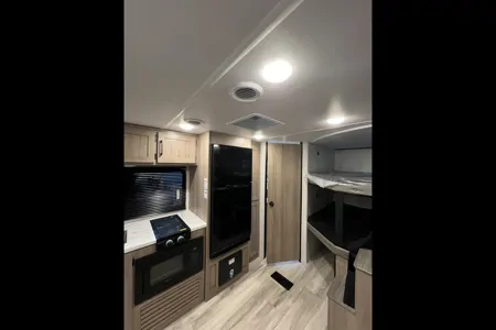 BRAND NEW! Sleeps 8❗️2025 Coleman Light 26BX