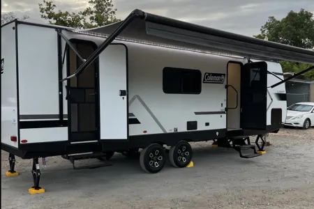 BRAND NEW! Sleeps 8❗️2025 Coleman Light 26BX