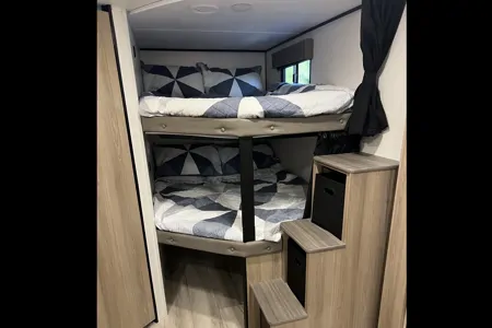 BRAND NEW! Sleeps 8❗️2025 Coleman Light 26BX