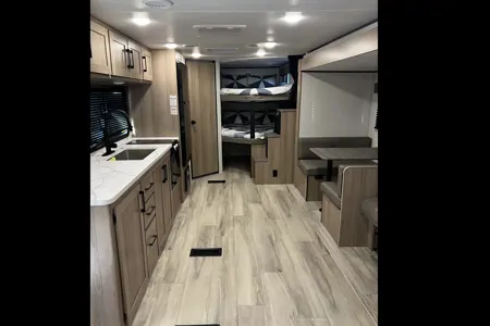 BRAND NEW! Sleeps 8❗️2025 Coleman Light 26BX