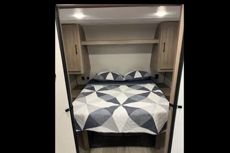 BRAND NEW! Sleeps 8❗️2025 Coleman Light 26BX